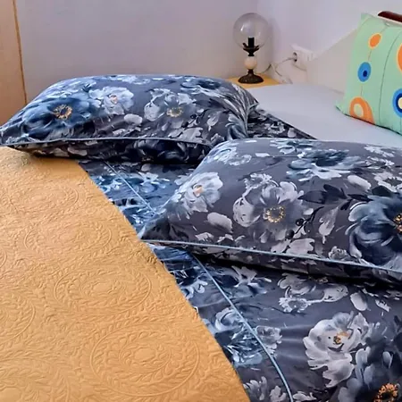 Апартаменты In With Wifi Омиш