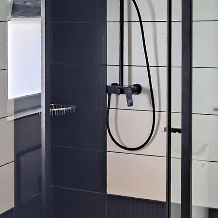 In With Wifi Апартаменты Омиш